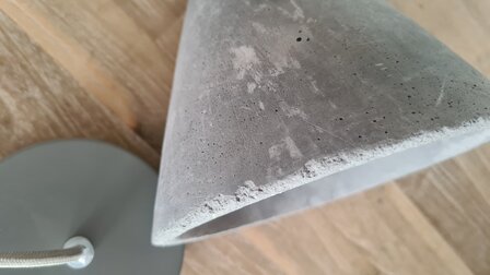 distelroos-Broste-Copenhagen-Hanglamp-conisch-concrete-grijs